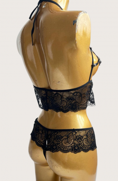 Göğüs Kısmı Sexi Deri Aksesuarlı Fantezi Sütyen Külot Takım set 52093